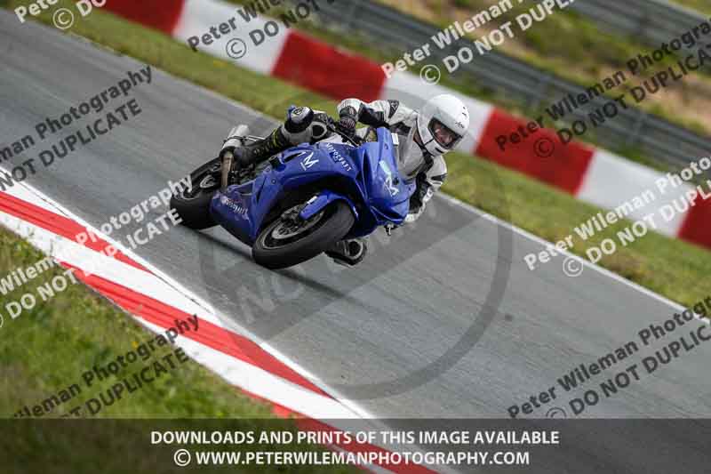 cadwell no limits trackday;cadwell park;cadwell park photographs;cadwell trackday photographs;enduro digital images;event digital images;eventdigitalimages;navarra;no limits trackdays;peter wileman photography;racing digital images;trackday digital images;trackday photos